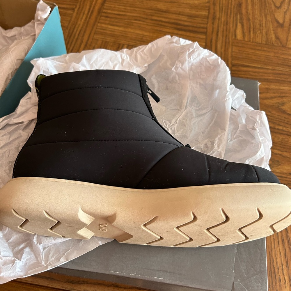 TOMS Boots